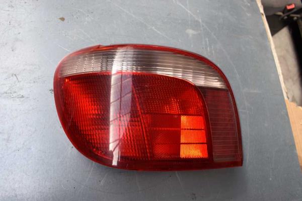 FEU ARRIERE GAUCHE TOYOTA - Vue 1